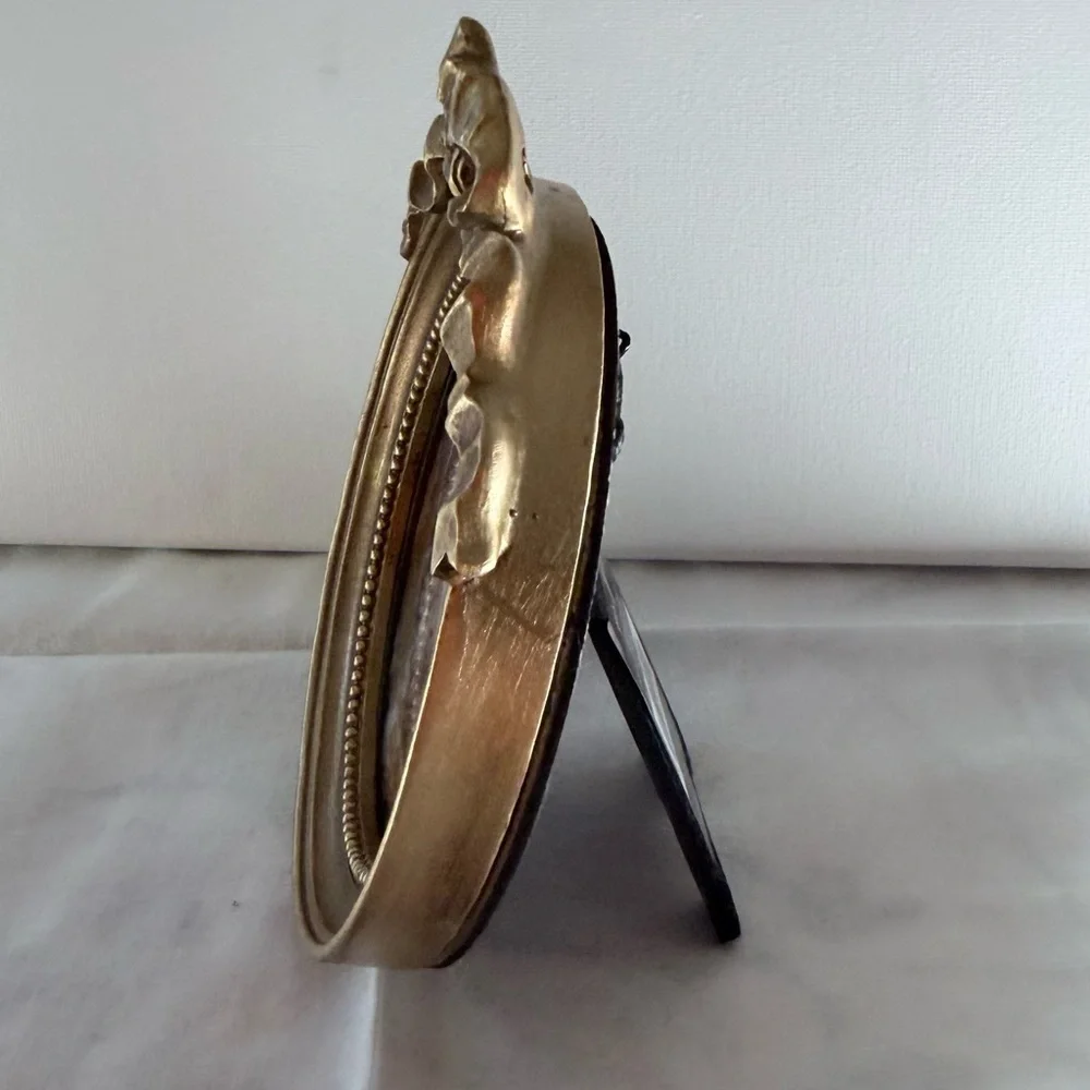Elegant Gold  Frame bow on top round for 4”x4” photo